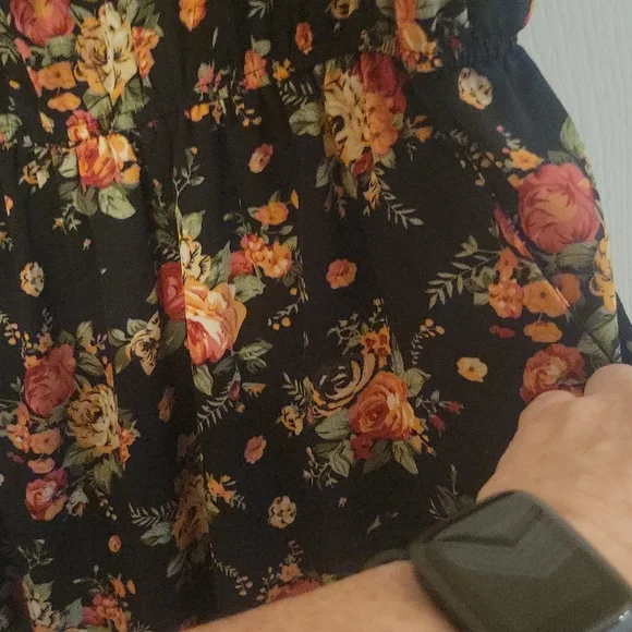 Sleeveless dress, V slit neck, black with floral print.  Lined skirt. - Picture 6 of 9